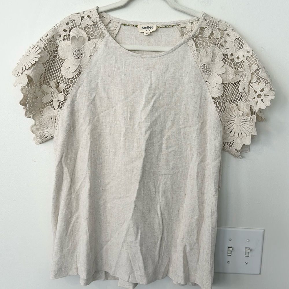 UMGEE Cream  Floral Sleeves Appliqué Top M